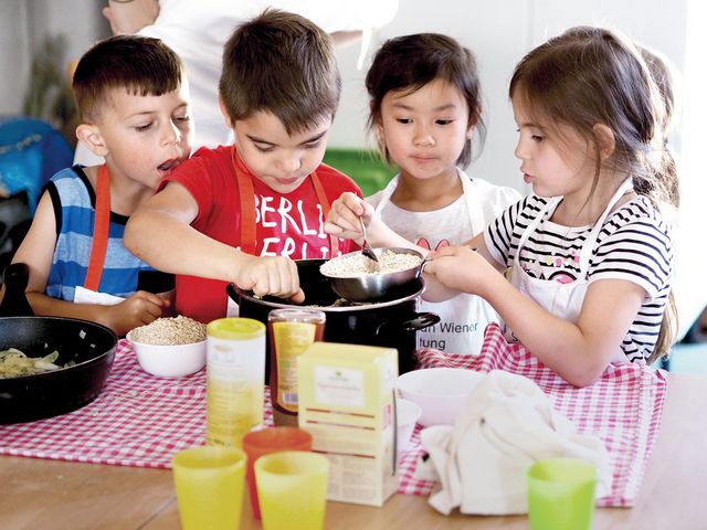 Kinder kochen mit Haferflocken