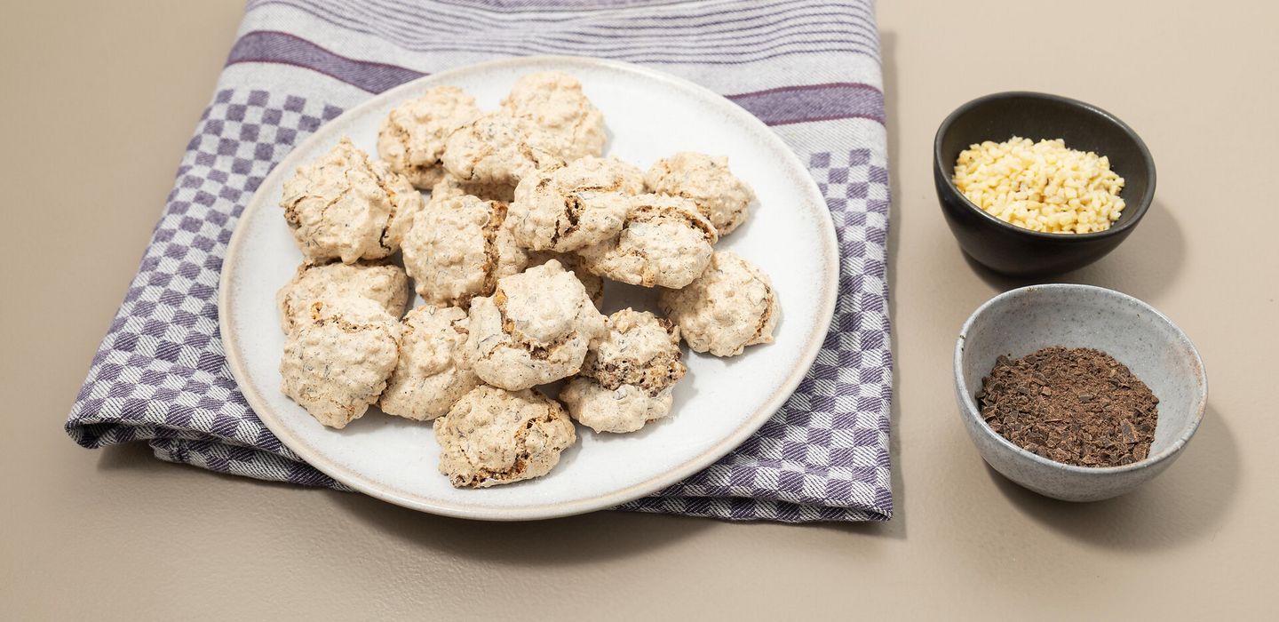 Mandelküchlein auf einem Teller