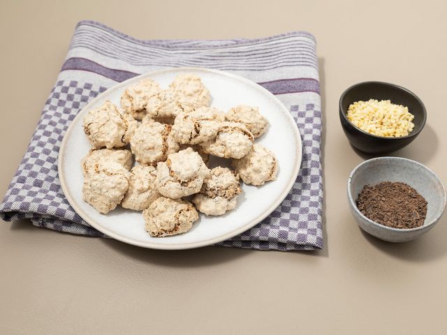 Mandelküchlein auf einem Teller