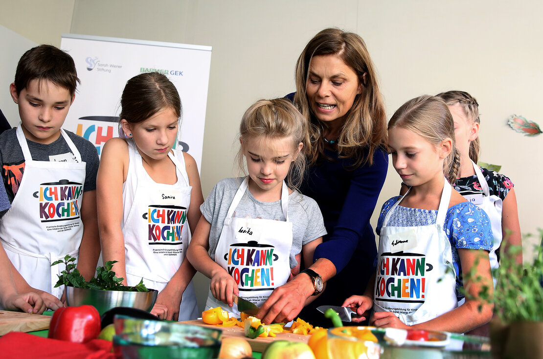 Sarah Wiener kocht mit Kindern in Hannover 