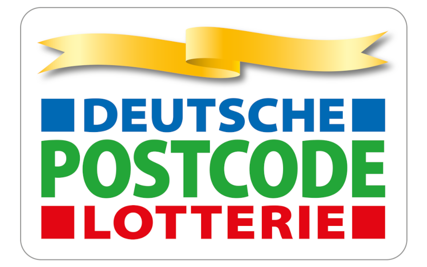 Logo der Deutschen Postcode Lotterie, die neue Förderpartnerin des Projekts Vom Acker in den Mund! ist.  